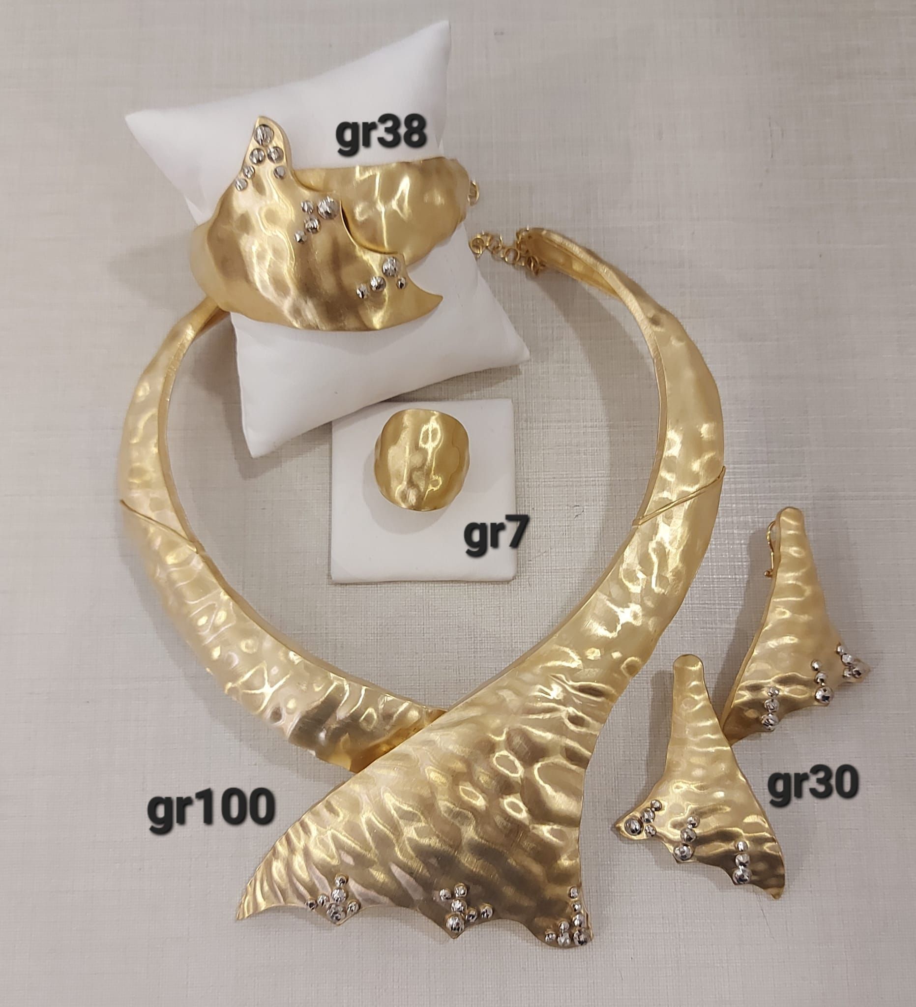 PAURE 18 KT CON ORECCHINI, ANELLO E COLLANA 