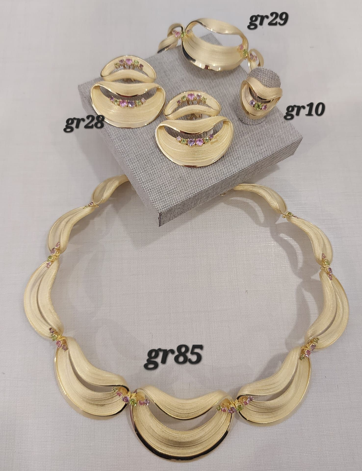 PARURE, ORECCHINI, ANELLO, BRACCIALE CON PIETRE PREZIOSE ORO GIALLO 18K