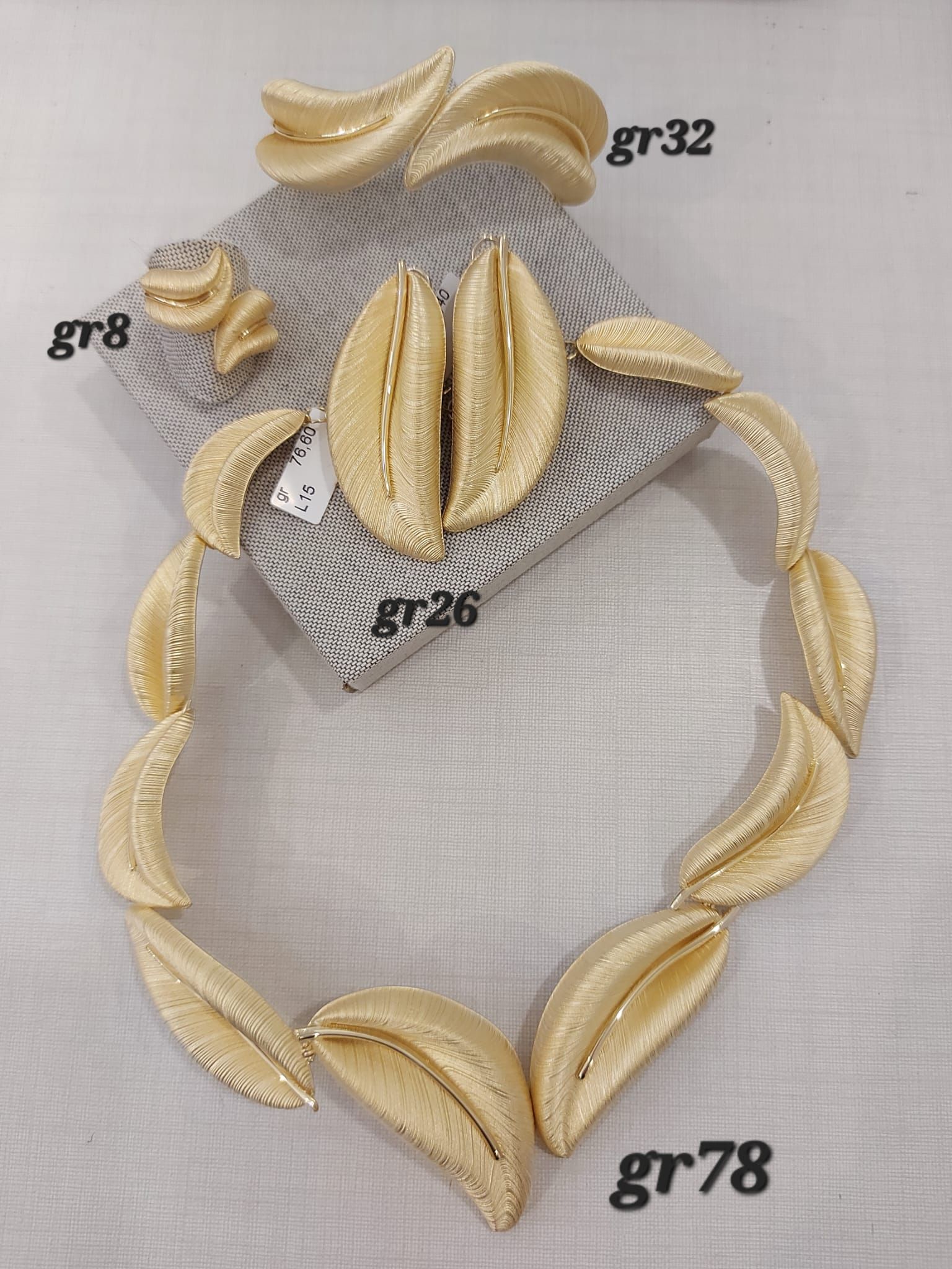 PAURE 18 KT CON ORECCHINI, ANELLO E COLLANA 