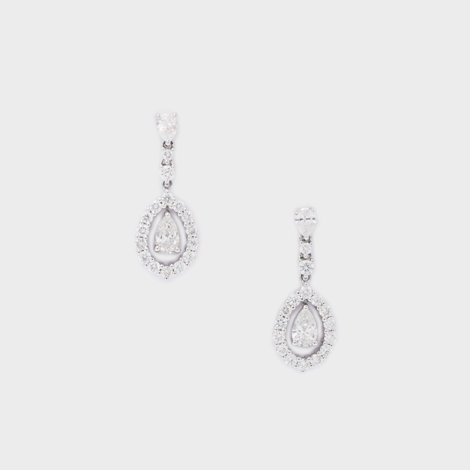 ORECCHINI  18 KT PENDENTI MICROFUSIONE CHIUSURA MONACHELLA CON DIAMANTI