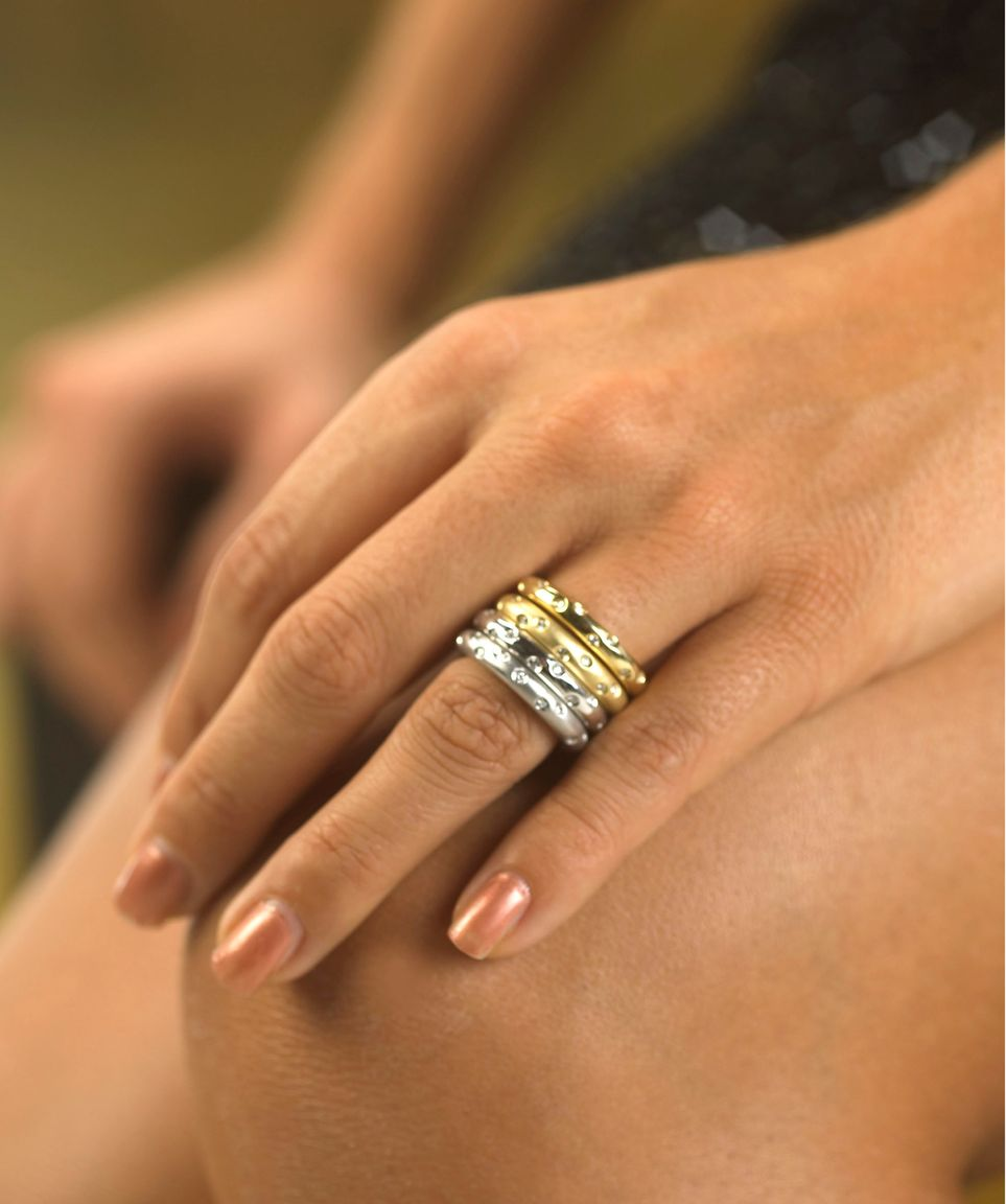 MODELLA CON GIOIELLI  ORO 18KT