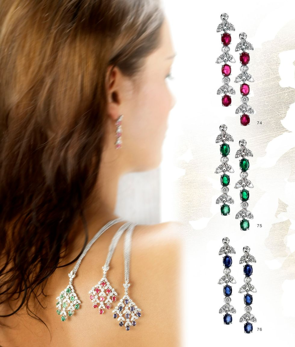 MODELLA CON GIOIELLI  ORO 18KT