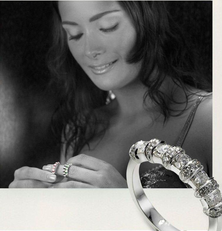 MODELLA CON GIOIELLI  ORO 18KT