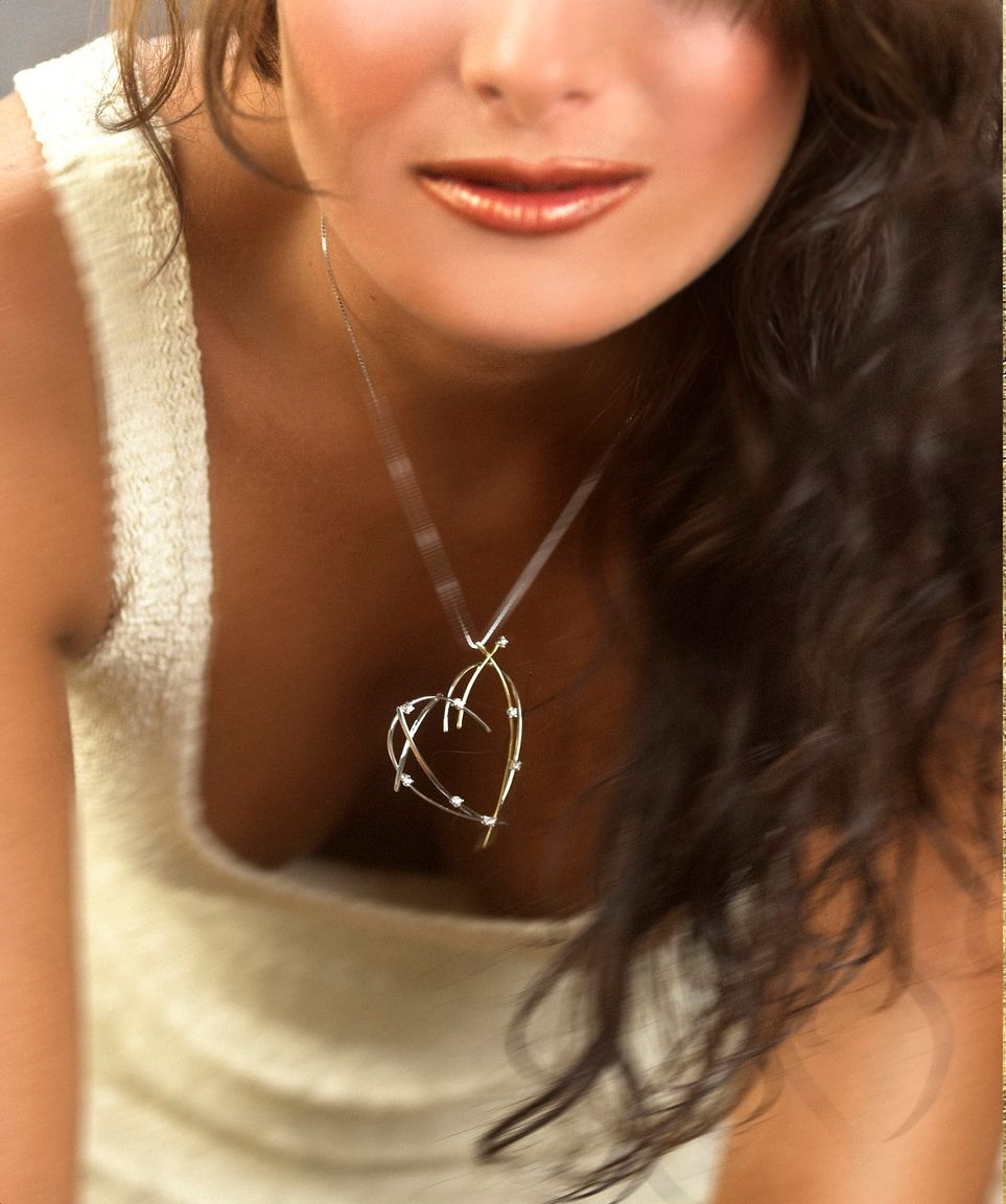 MODELLA CON GIOIELLI  ORO 18KT