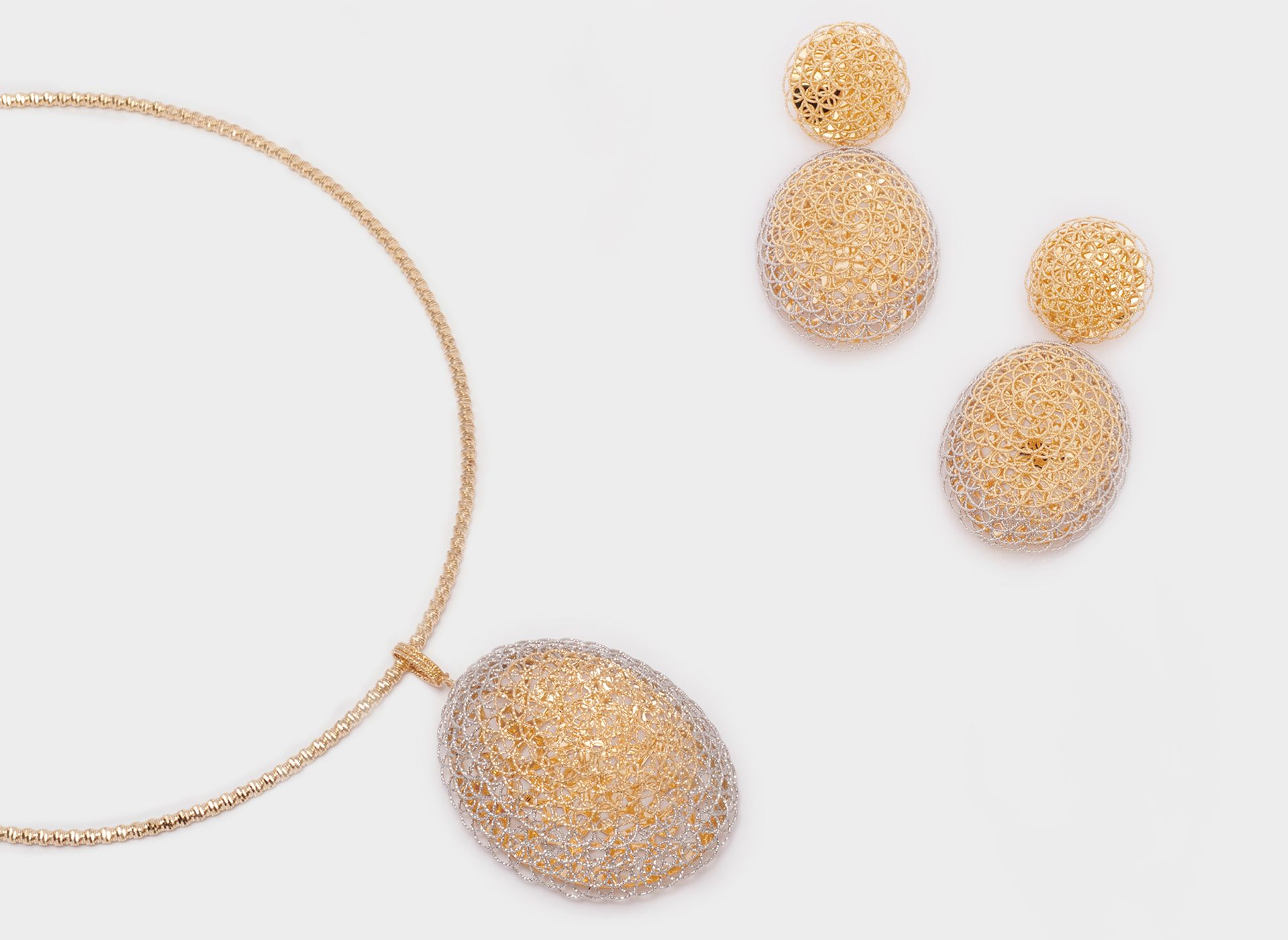 PARURE BICOLORE COLLANA CON  PENDENTE ORECCHINI  18 KT