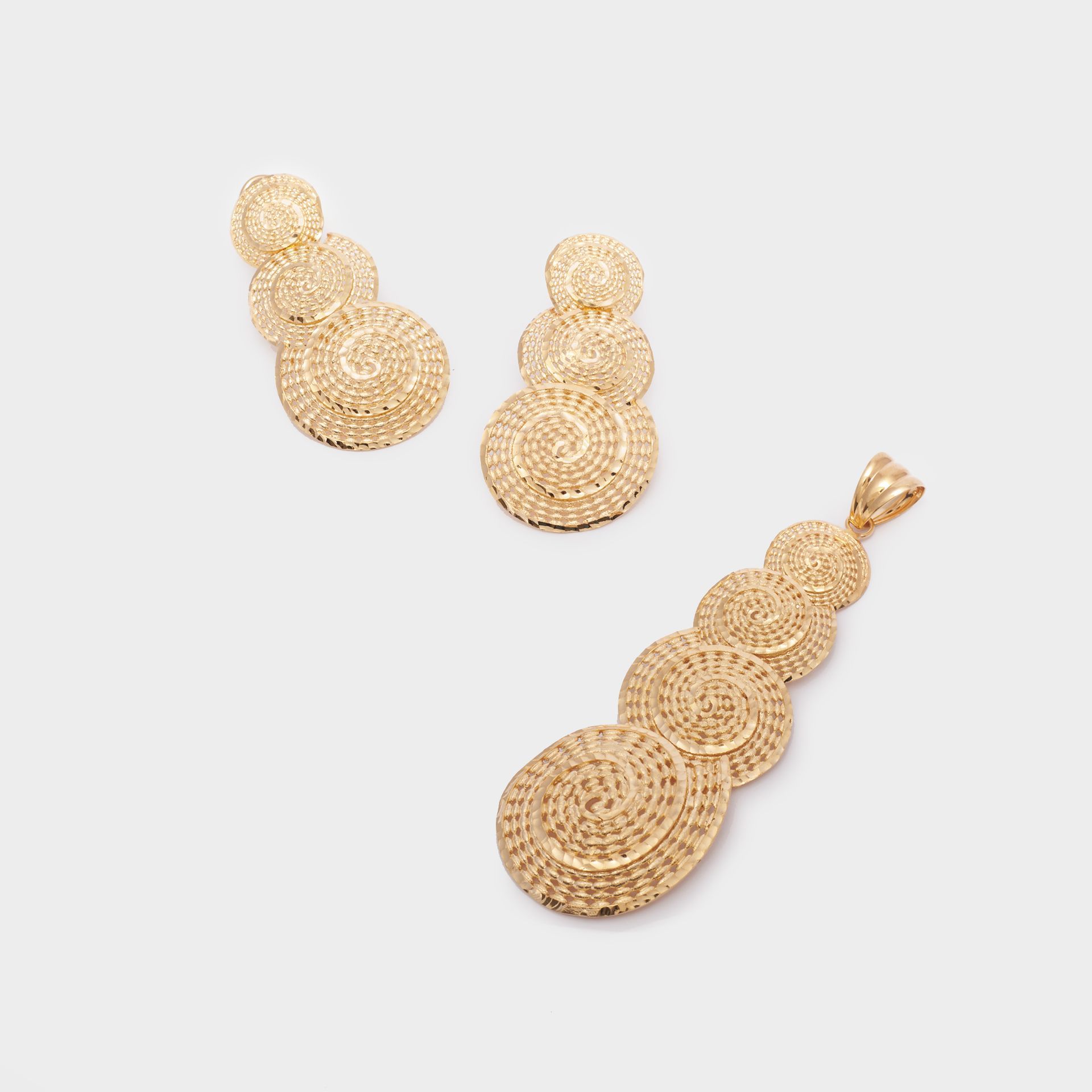 ORECCHINI  E PENDENTE ORO 18K 