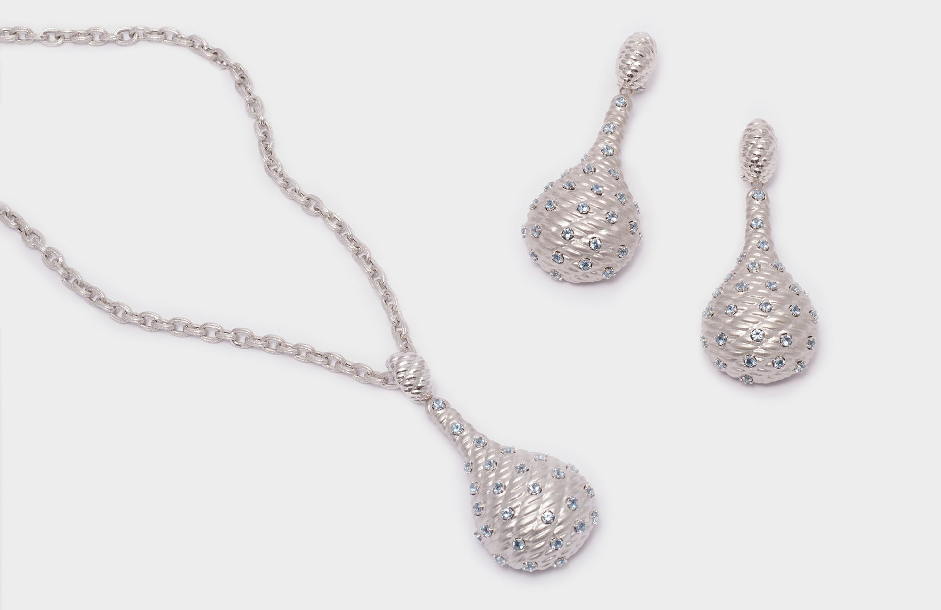 PARURE CON ORECCHINI  E PENDENTE ORO 18K  BIANCO 