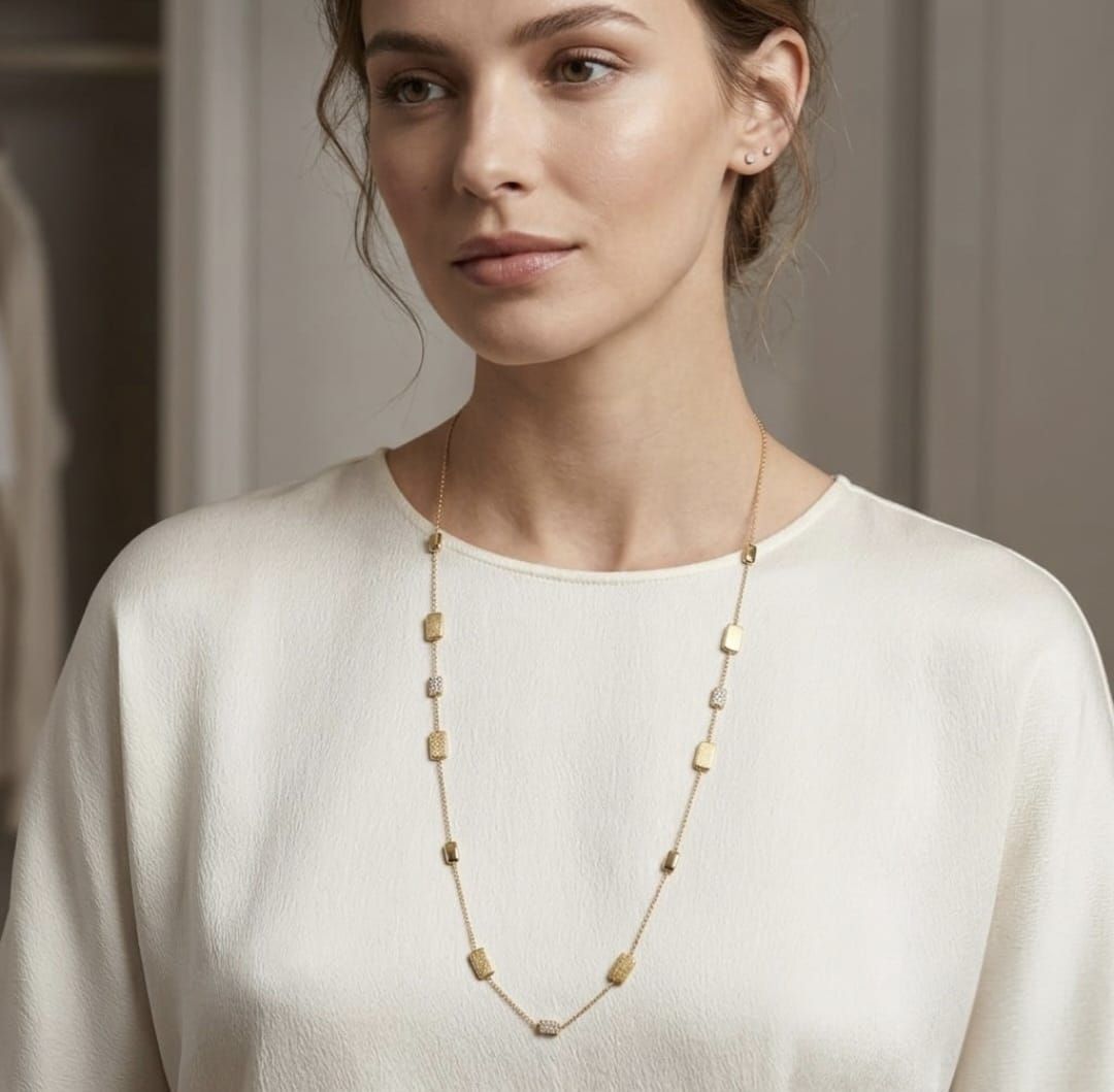 MODELLA CON GIOIELLI  ORO 18 KT