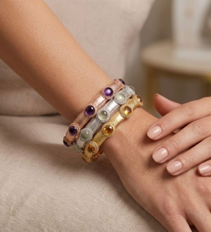 MODELLA CON GIOIELLI  ORO 18KT