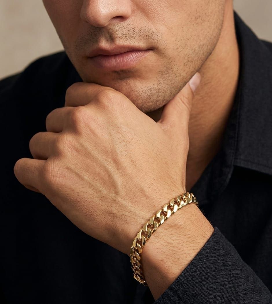 MODELLO CON GIOIELLI  ORO 18 KT
