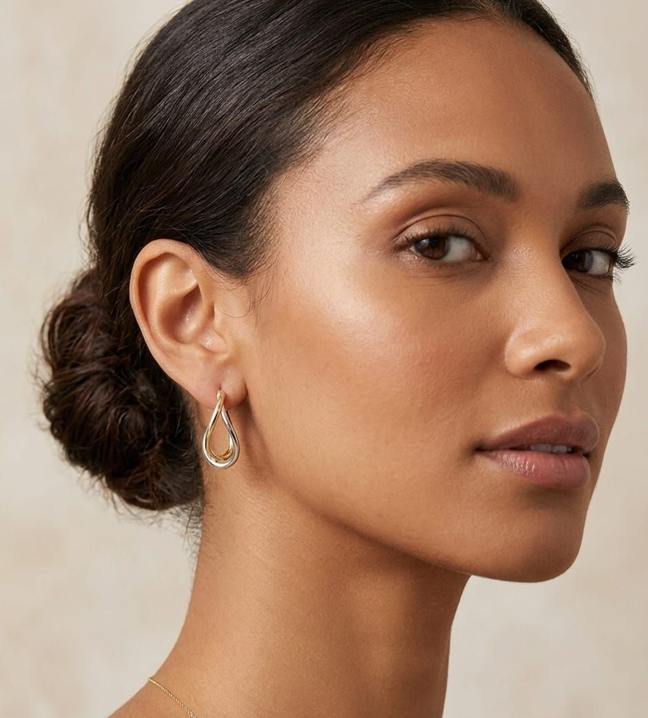 MODELLA CON GIOIELLI  ORO 18 KT