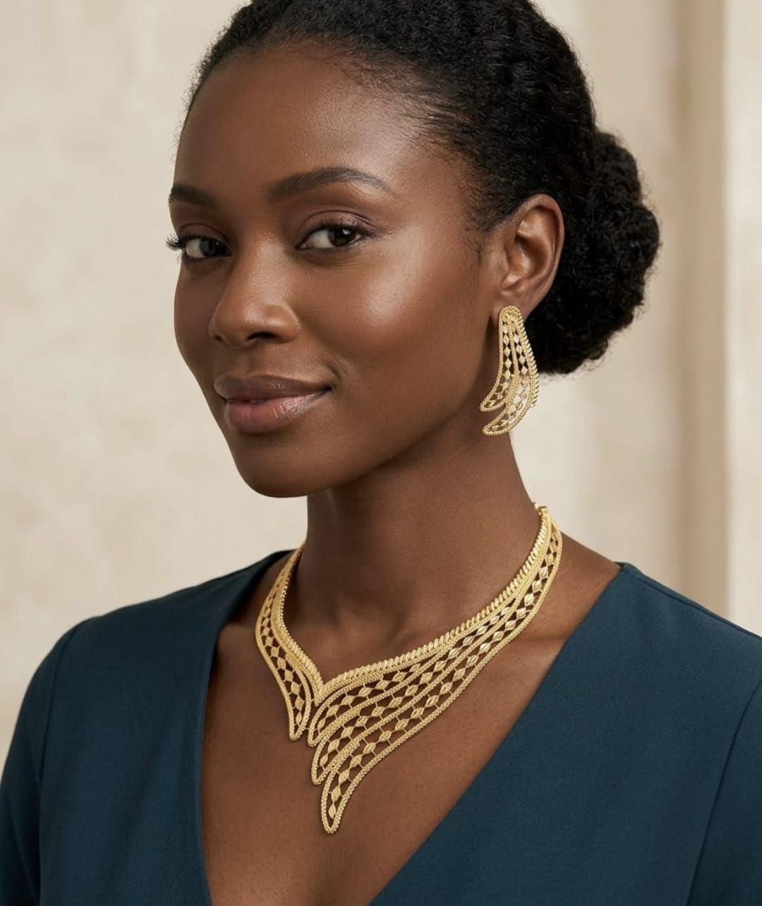 MODELLA CON GIOIELLI  ORO 18KT