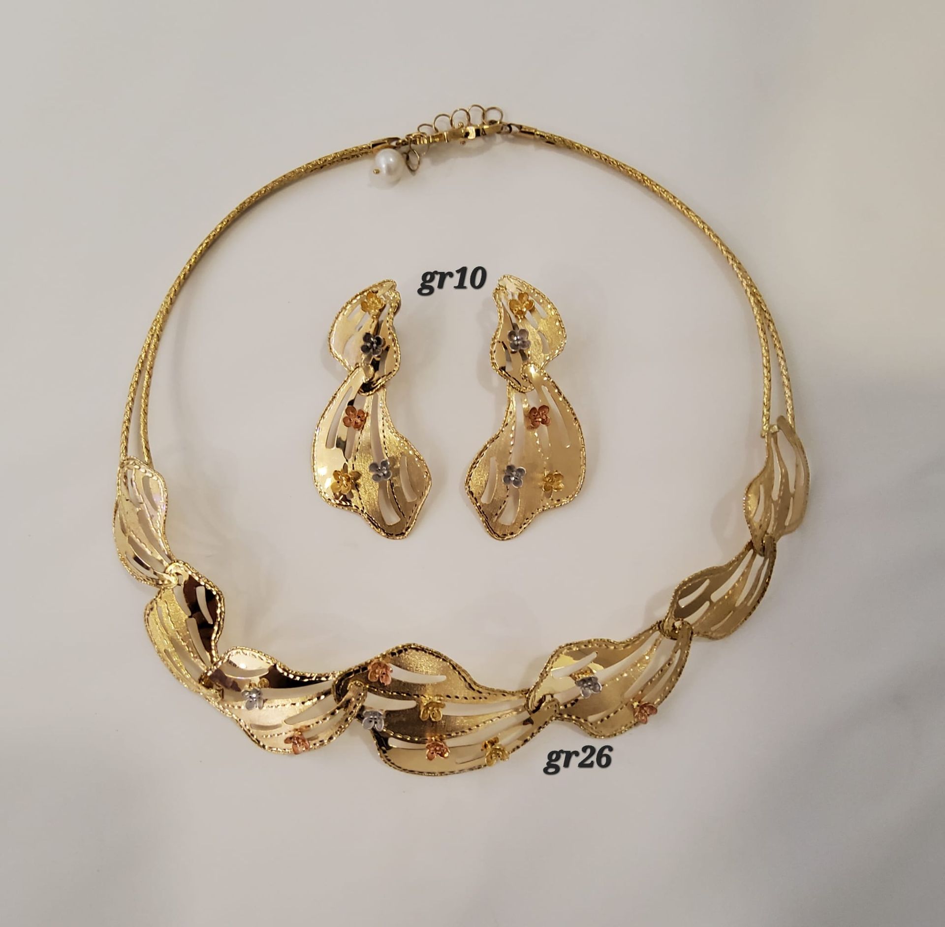 PARURE CON  PIETRE CON COLLANA E ORECCHINI E ORO 18K GIALLO 