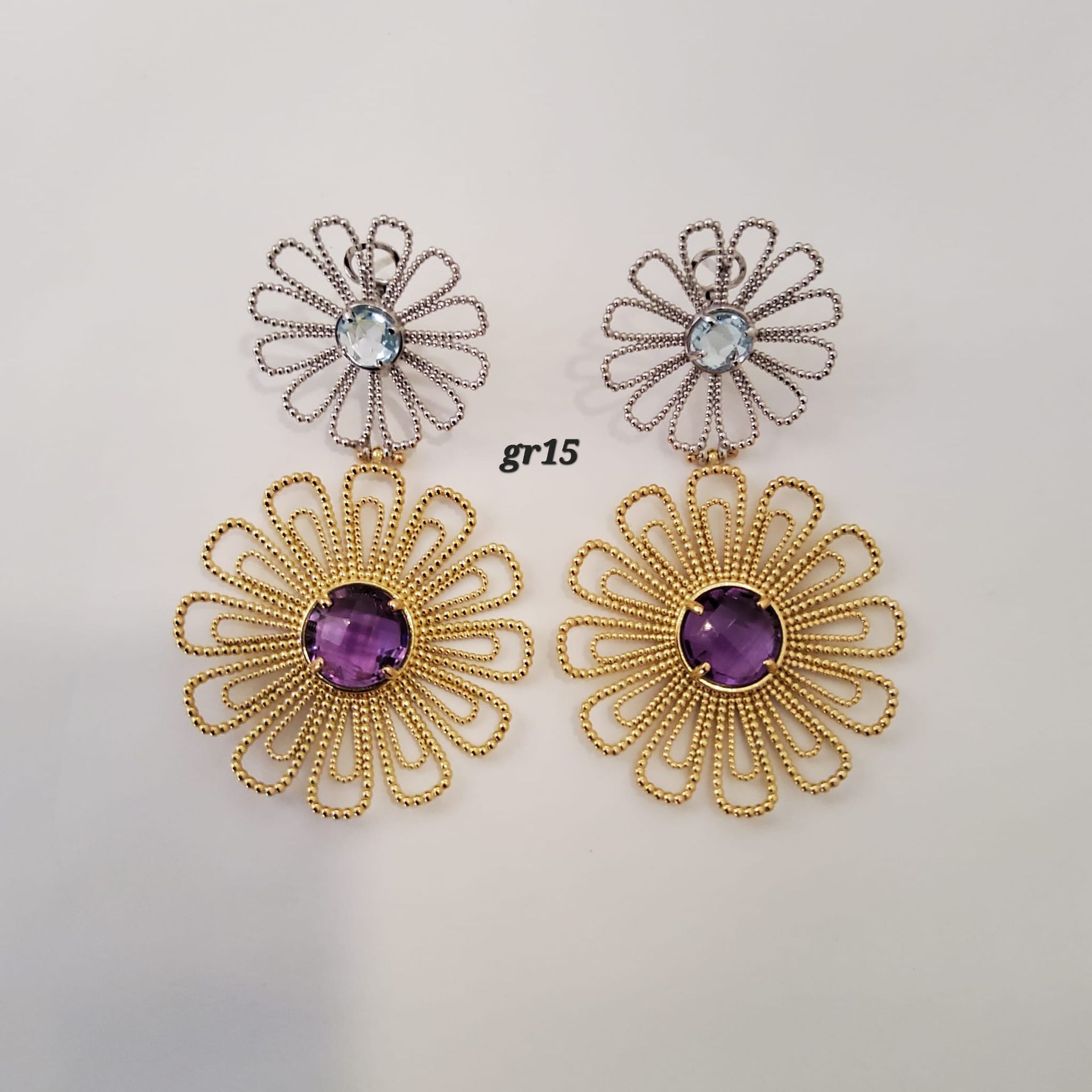 ORECCHINI BICOLORE ORO 18 KT CON MOTIVO FLOREALE 