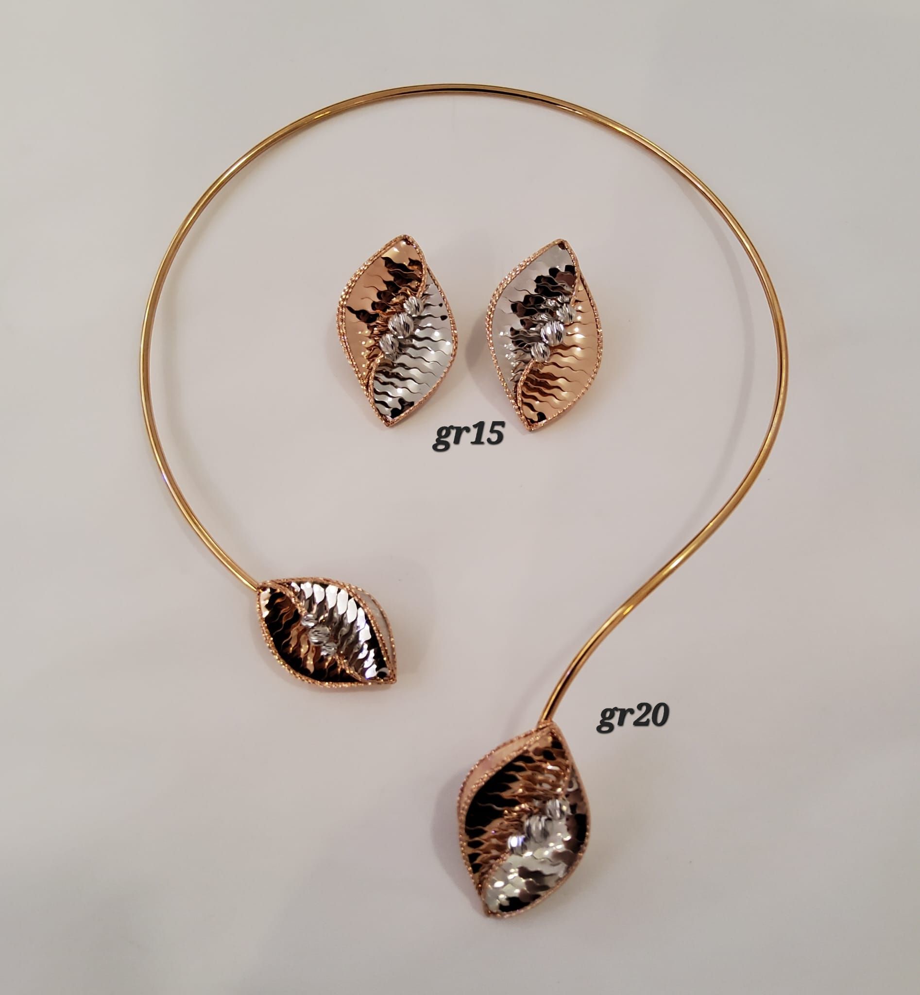 COMPLETO CON PARURE E ORECCHINI ABBINATI ORO 18K COLORE  BIANCO E ROSA
