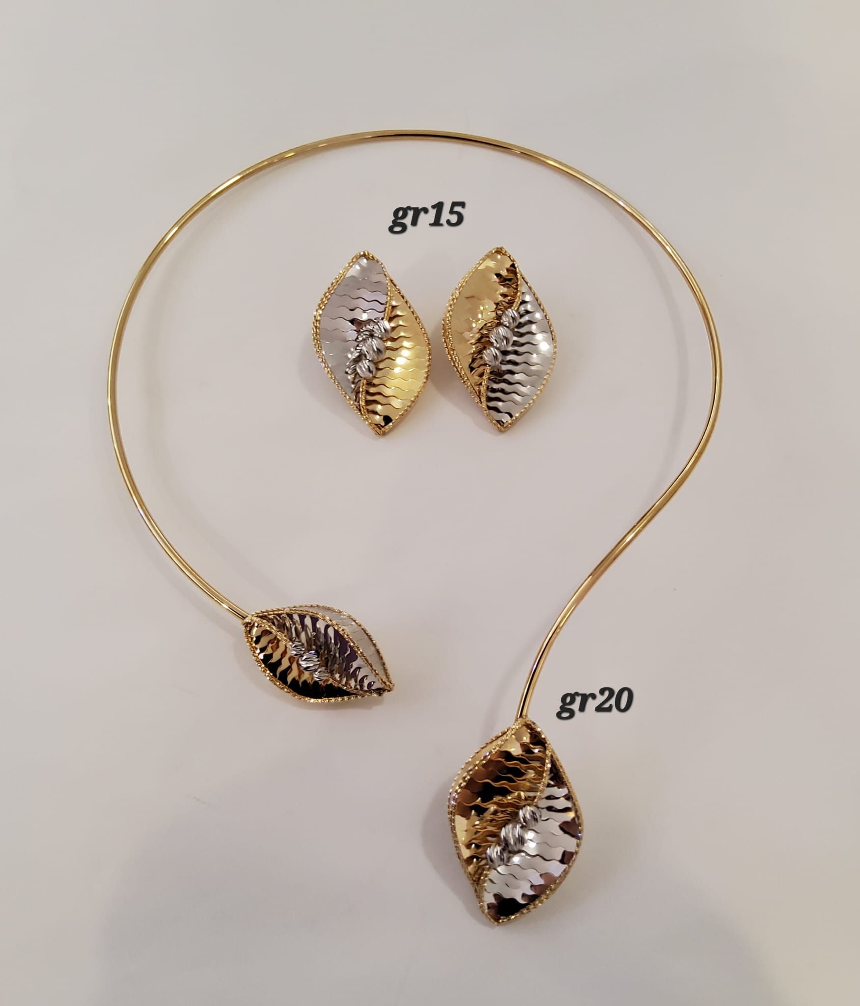 COMPLETO CON PARURE E ORECCHINI ABBINATI ORO 18K COLORE  BIANCO E GIALLO