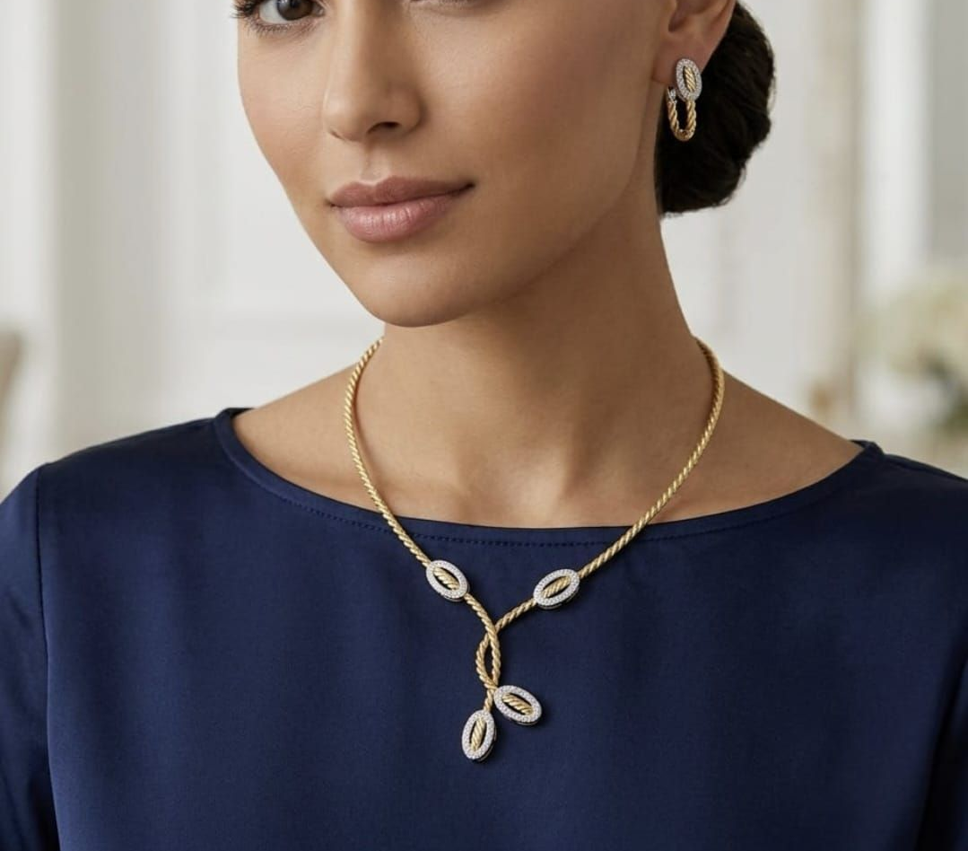 MODELLA CON GIOIELLI  ORO 18KT