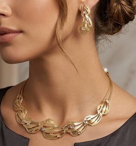MODELLA CON GIOIELLI  ORO 18KT