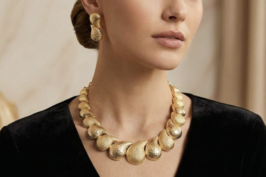 MODELLA CON GIOIELLI  ORO 18KT