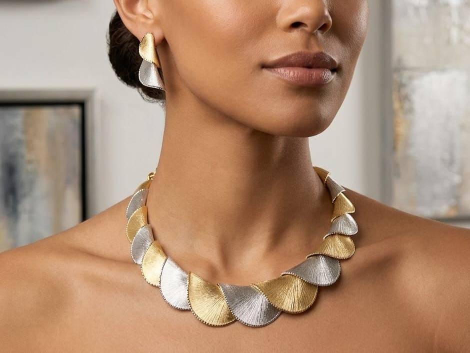 MODELLA CON GIOIELLI  ORO 18KT