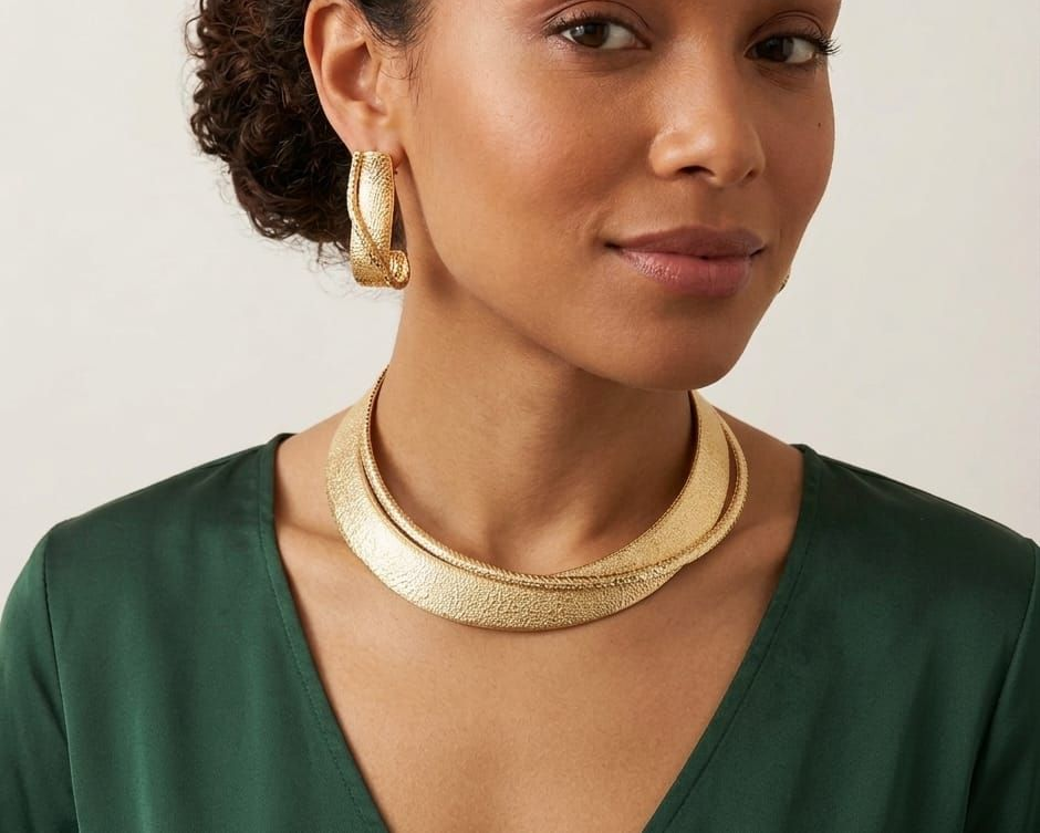 MODELLA CON GIOIELLI  ORO 18KT
