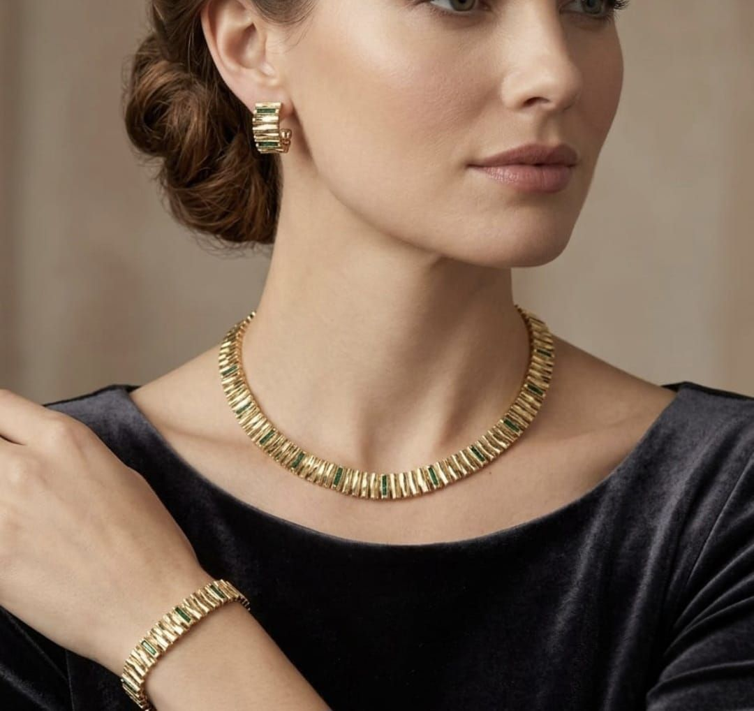 MODELLA CON GIOIELLI  ORO 18KT