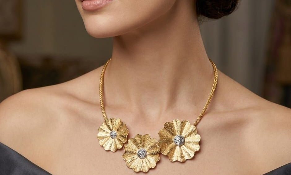 MODELLA CON GIOIELLI  ORO 18KT