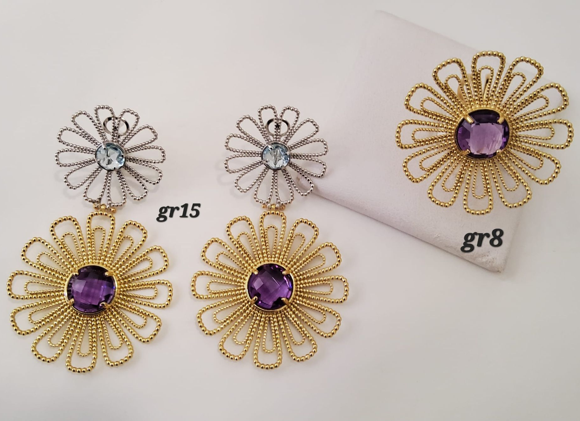 ORECCHINI BICOLORE E ANELLO ORO 18 KT CON MOTIVO FLOREALE 