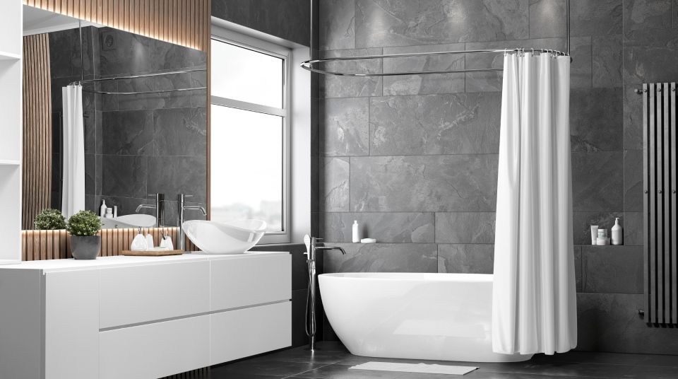 Eleganza, lusso o versatilità: quali rivestimenti bagno scegliere