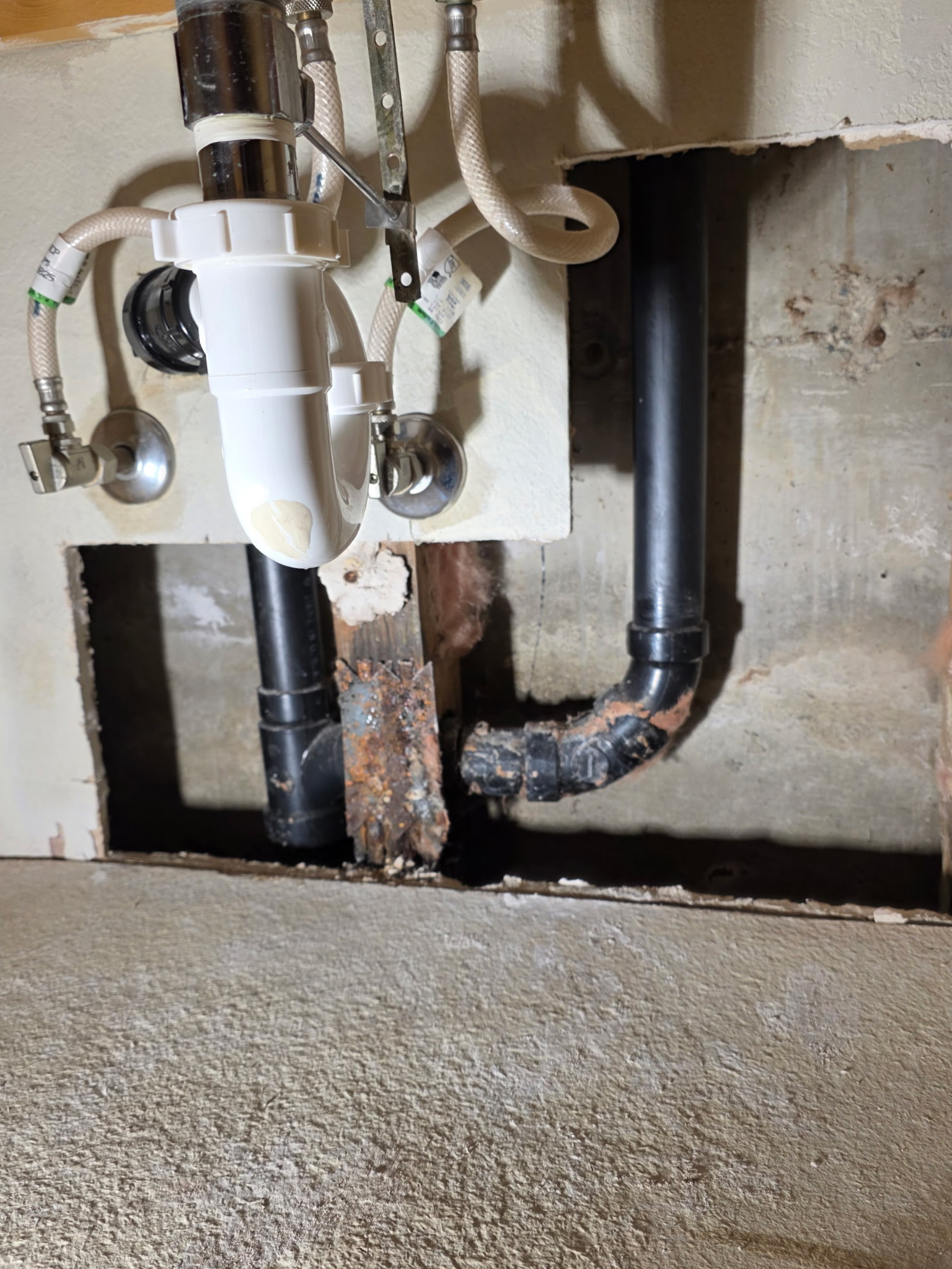 A cracked and leaking waste valve in bathroom