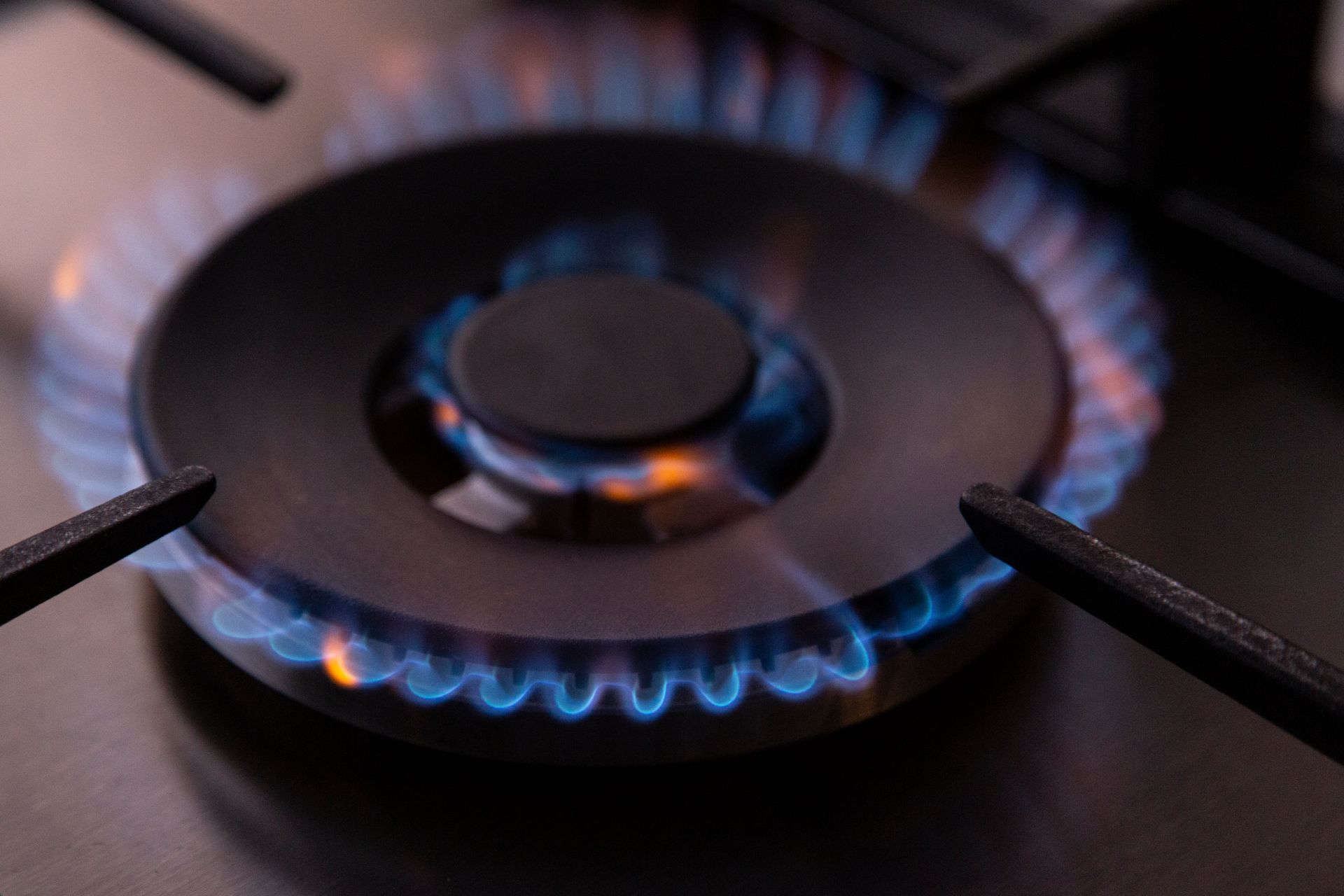 A person is using a yellow device to check a gas valve