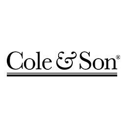 Logo nero di Cole & Son con e commerciale stilizzata e doppia sottolineatura su sfondo bianco.