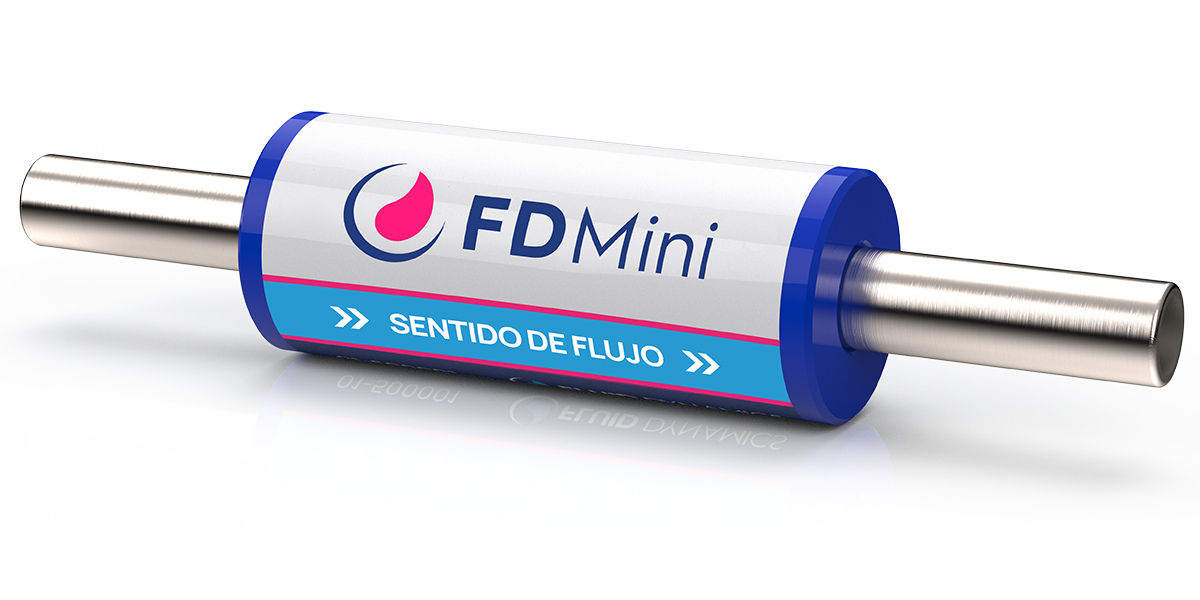 Sensor de flujo cilíndrico con cuerpo azul y blanco y tubos plateados en cada extremo, etiquetado como
