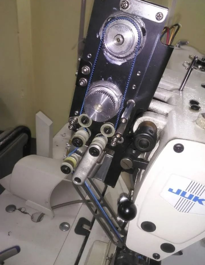 Un accesorio para máquinas de coser industriales Juki
