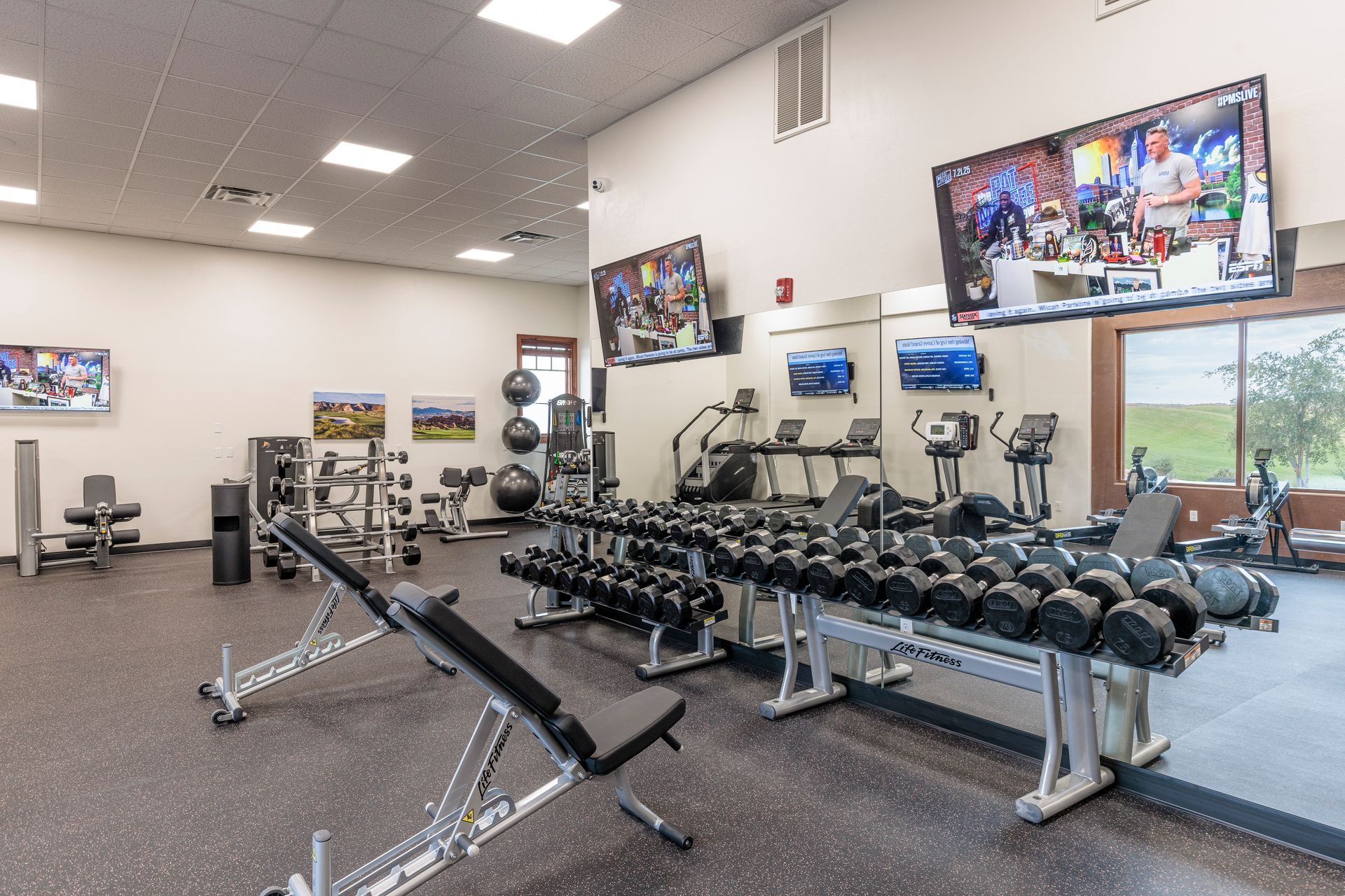 Ledges Fitness Center now on same building as snack bar
