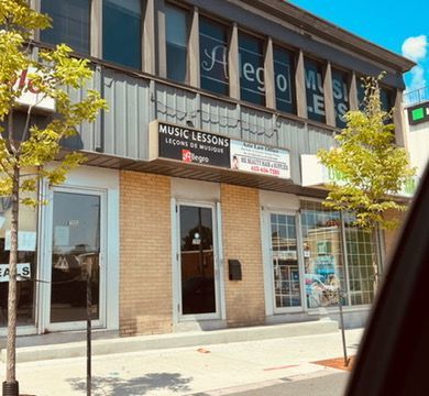 A building with a sign that says music lessons