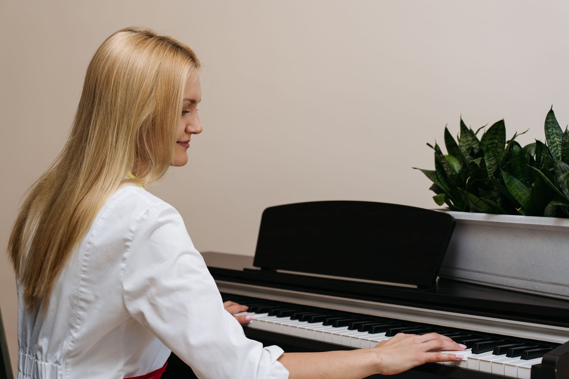 woman playing paino