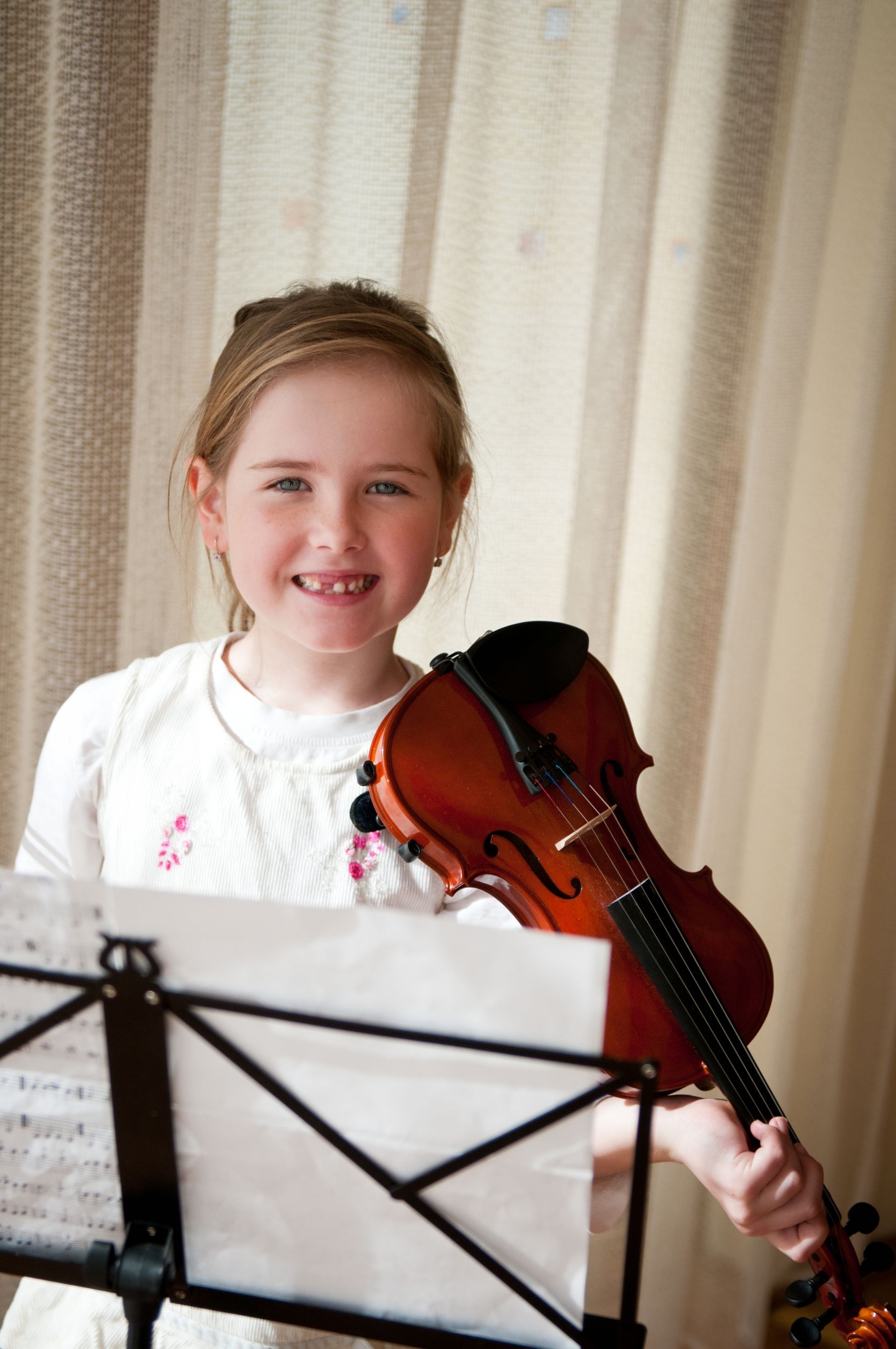 kid playing violin
