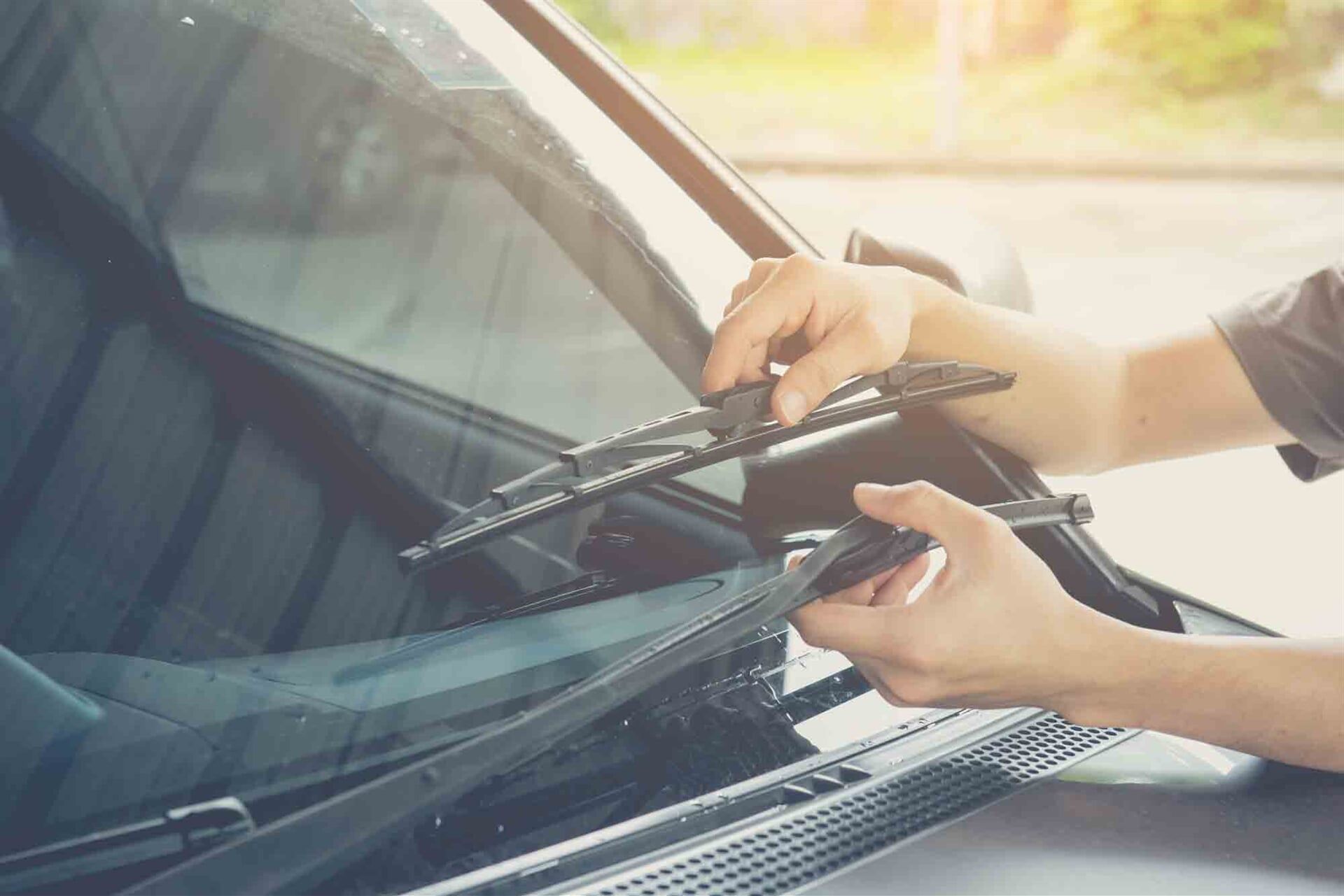 Changing Windscreen Wiper - Windscreen in Port Macquarie, NSW