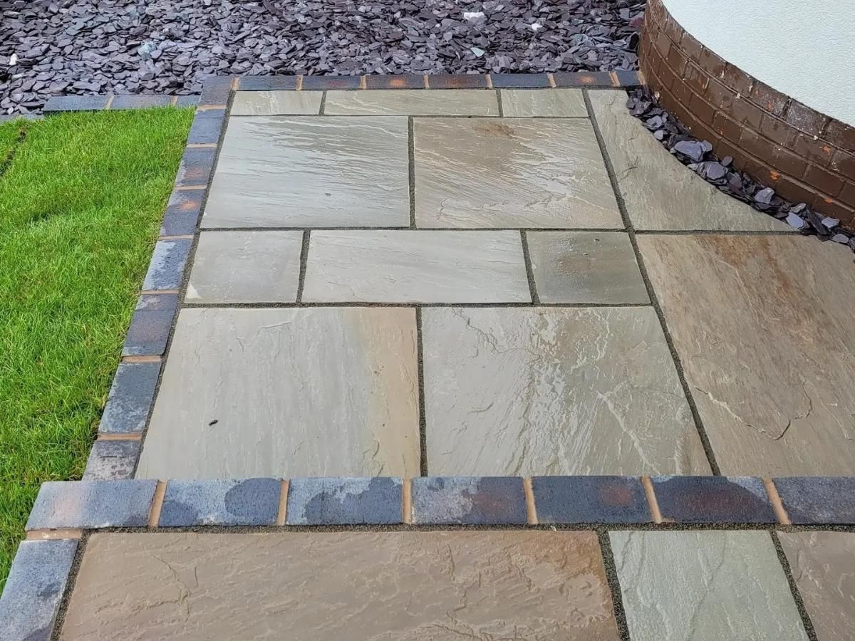 Driveways and Paving Nottingham traditional sandstone paving with block paving edging
