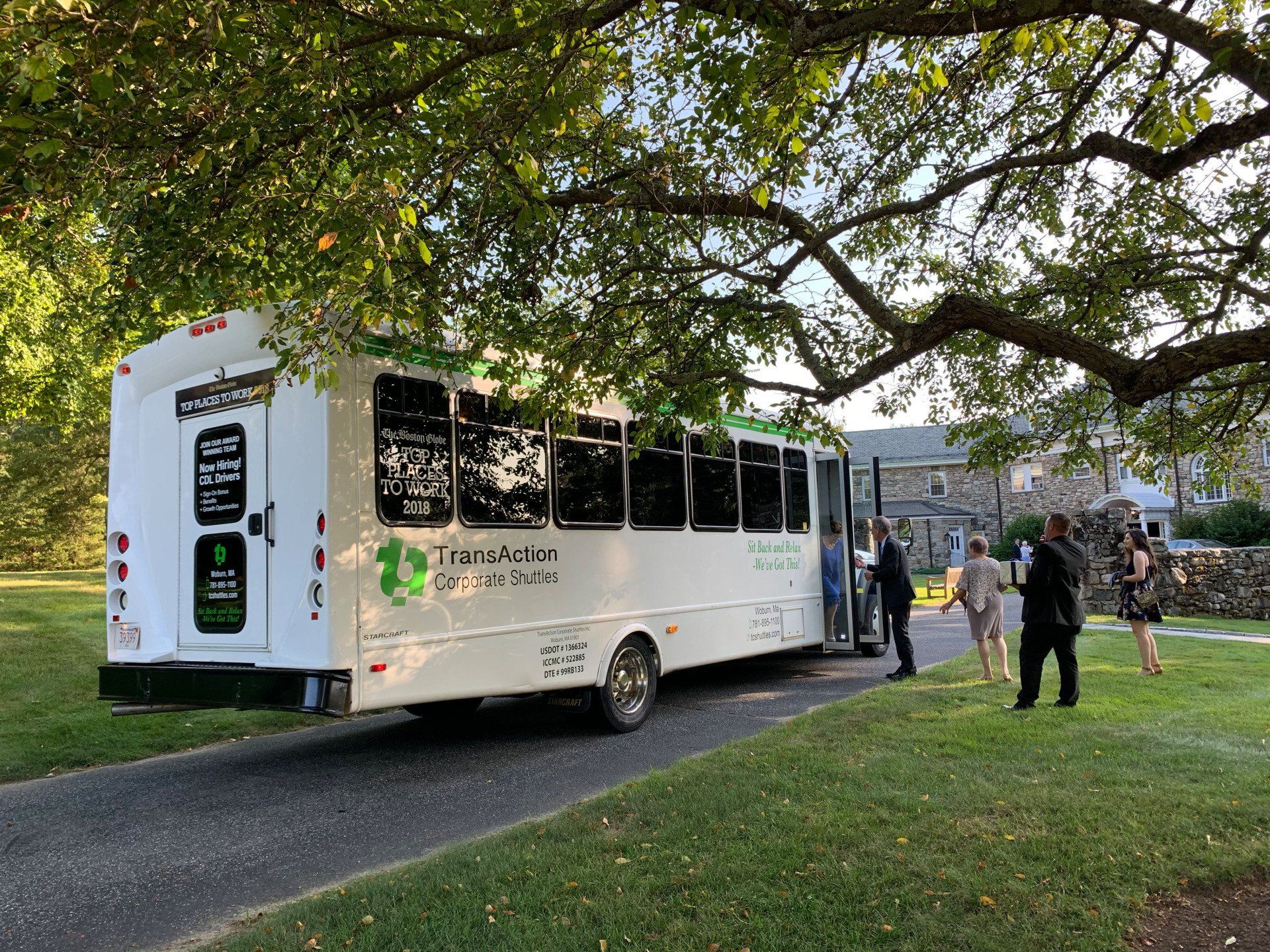 shuttle-bus-at-wedding