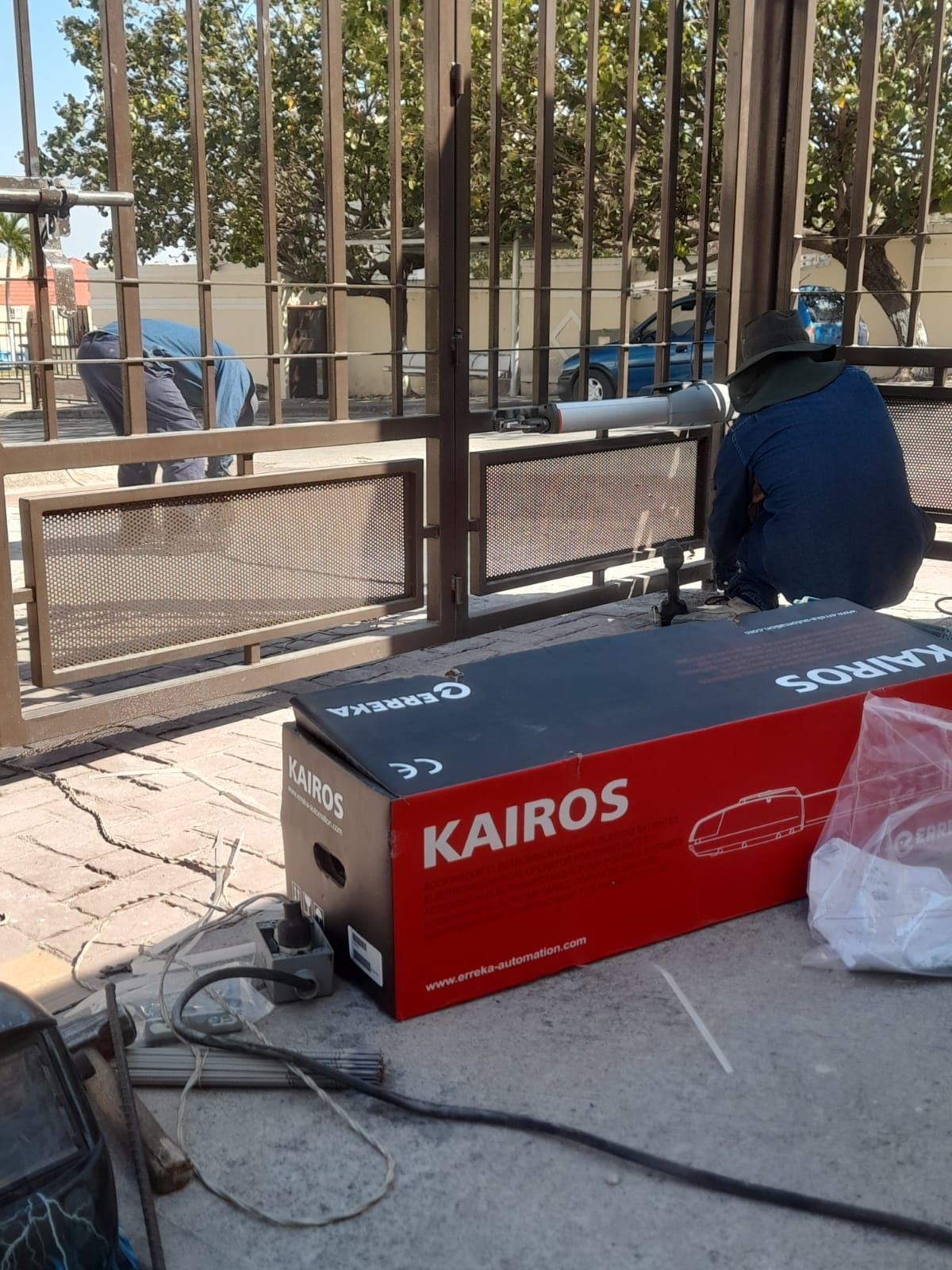 SISTEMAS DE SEGURIDAD Y PUERTAS AUTOMÁTICAS SISPA SISTEMAS DE SEGURIDAD Y PUERTAS AUTOMÁTICAS SISPA