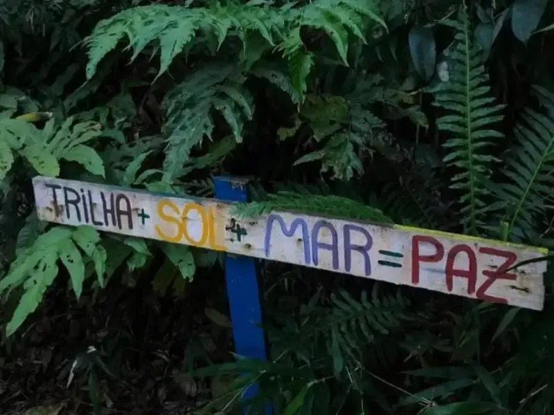 Placa com a inscrição