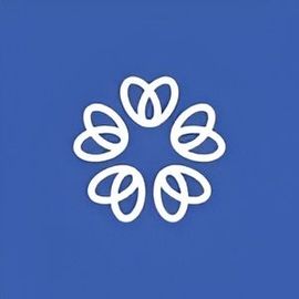 Logotipo blanco con forma de flor, compuesto por seis formas en bucle sobre un fondo azul.