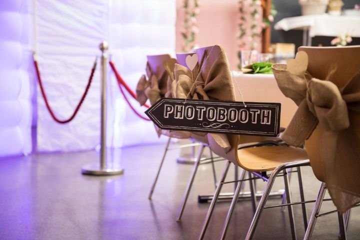 Sign at a party pointing to where the photo booth is