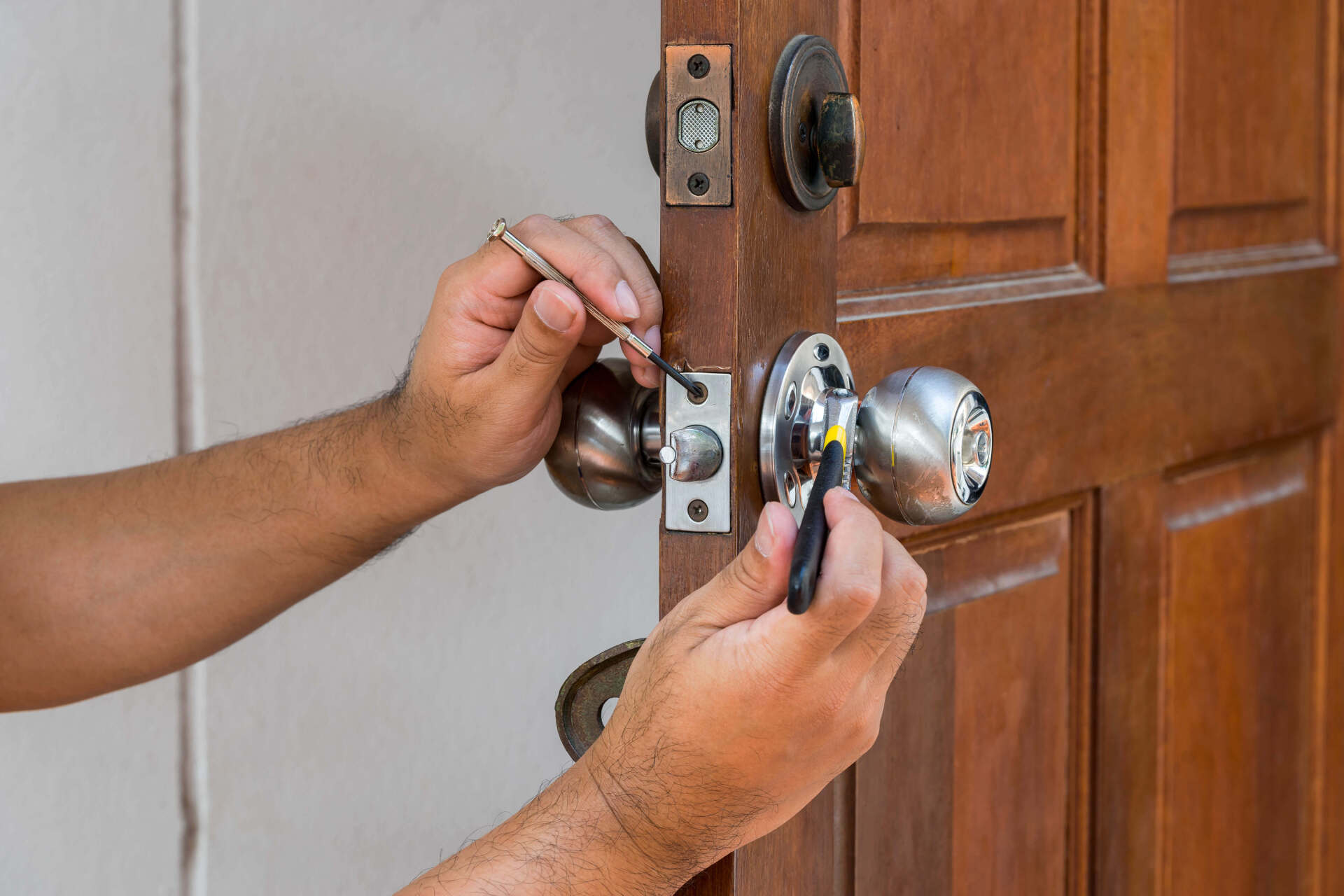 Fixing Silver Knob — Carrollton, GA — Carrollton Safe & Lock Co.
