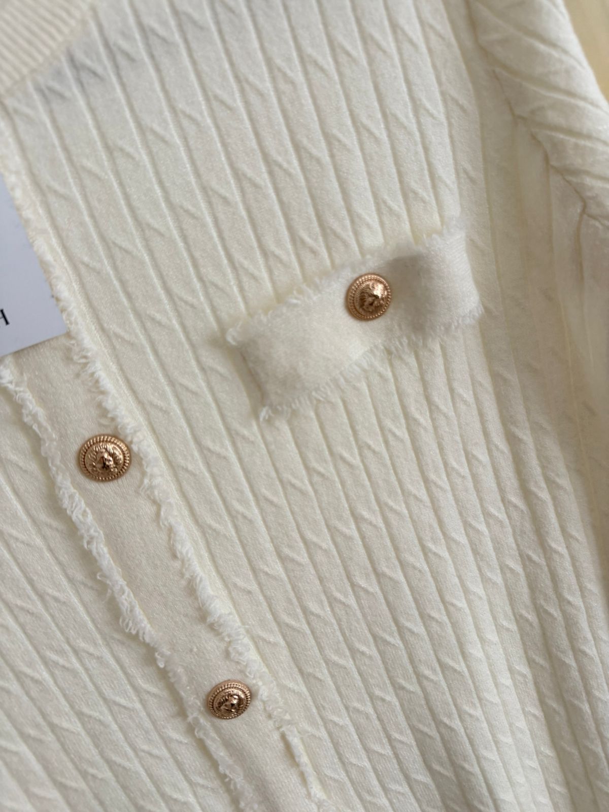 Cardigan Amelie - Tejido con detalles dorados