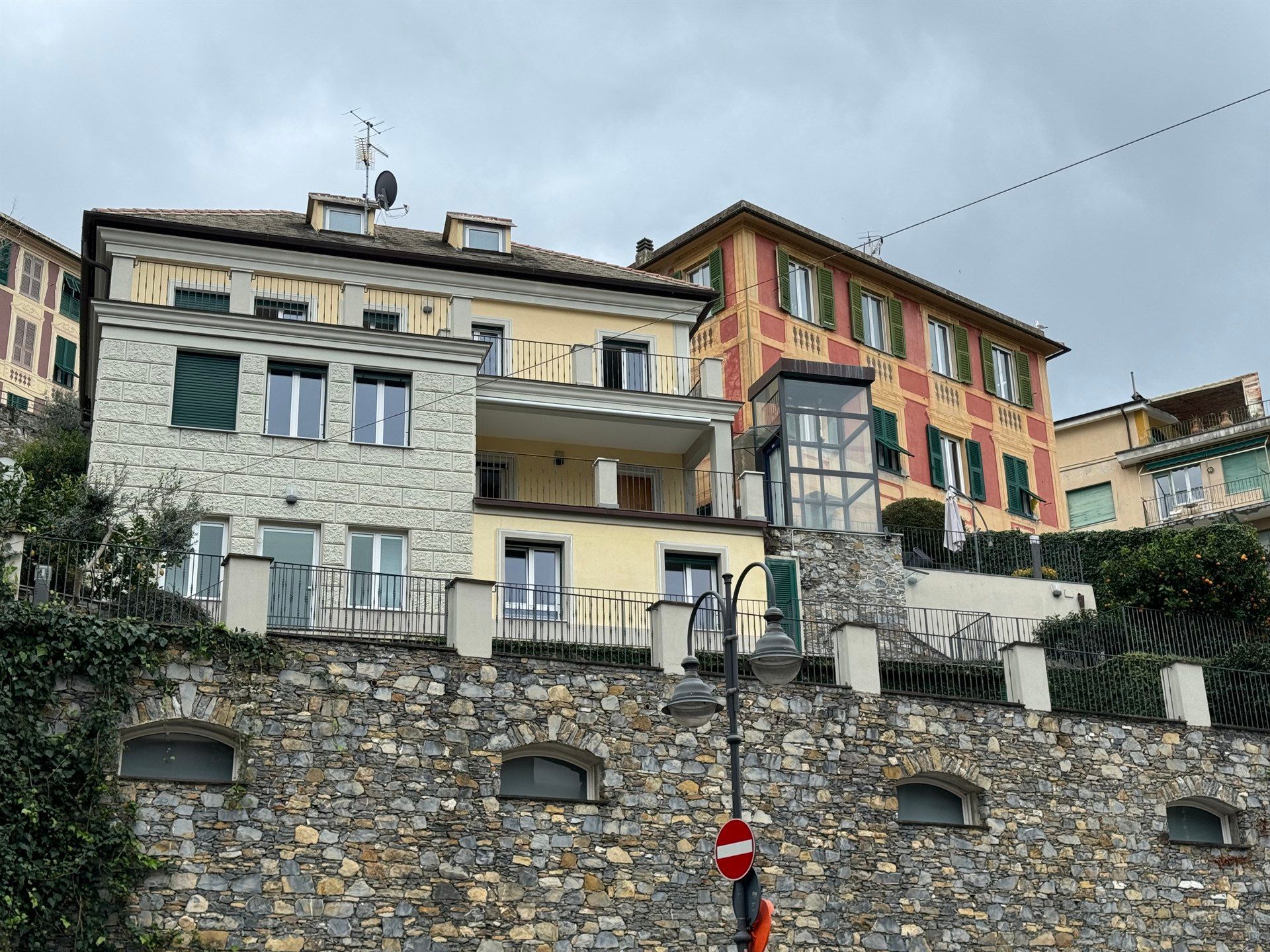 A group of buildings are sitting on top of a hill.