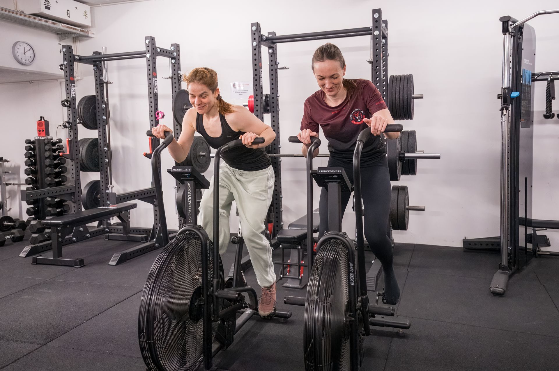 Ein Mann macht Fitness