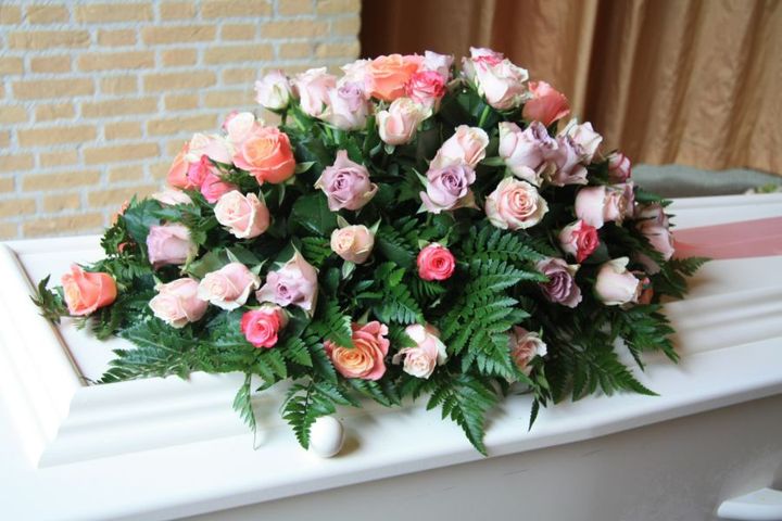 cuscino funebre con rose